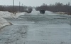 Через дорогу смерти в Бугурусланском районе бежит мощный поток воды