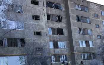 Жильцы пострадавшего от взрыва дома в Новотроицке приходят в себя после ЧП 