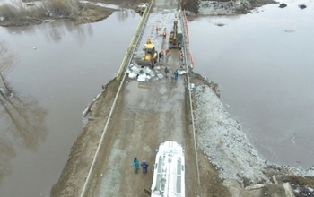 Оренбургские спасатели работают на трассе Оренбург-Самара