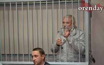 Адвокат пытался обжаловать продление меры пресечения Стремскому, но затем отказался 