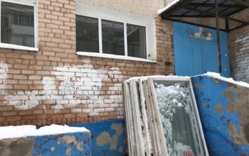 В школе №79 Оренбурга в разгар учебного года меняют окна