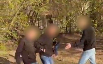 Юные оренбуржцы, избившие двух мужчин в парке, лишились свободы