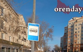 Оренбуржцы жалуются на отсутствие остановочного павильона на ул. Пролетарской