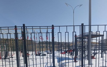 Новую спортплощадку в Оренбурге никто не чистит от снега
