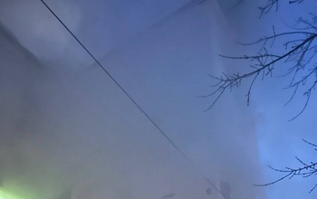 Из окутанной дымом трехэтажки в Оренбурге спасли людей