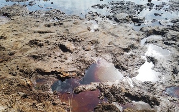 Не опять, а снова: в Пономаревском районе нефть разлилась на почву