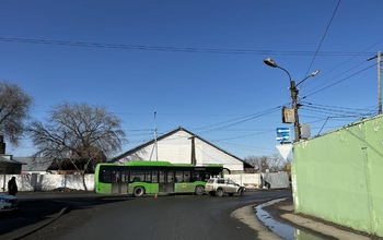 В Оренбурге автомобиль Niva въехал в «зеленый огурец», пострадали два пассажира