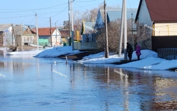 Кадры из подтопленной Новосергиевки: паводок смывает все больше районов Оренбуржья