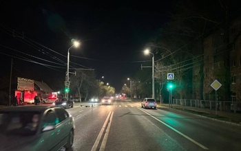В Оренбурге автоледи за рулем Hyundai Solaris сбила на «зебре» подростка на электросамокате
