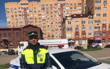 Полицейский помог семье оренбуржцев пережить паводок