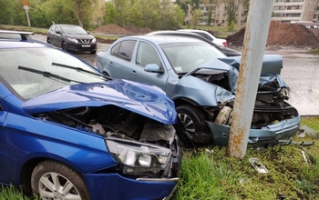 В Оренбурге дорогу не поделили стразу три автомобиля, пострадала девушка-подросток