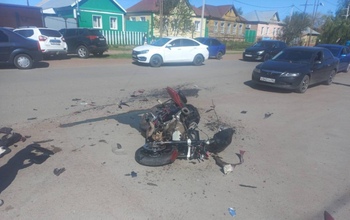 Попавший в ДТП в Сорочинске мотоцикл больше похож на груду металла