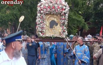 Крестный ход в честь Табынской иконы Божией Матери объединил сотни оренбуржцев