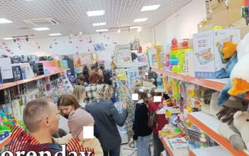 Школьная пора: очереди в магазинах за канцтоварами и пробки на дорогах