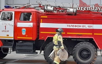 На пожаре в Бузулуке спасатели вывели 5 человек из огня