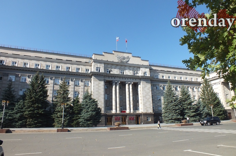 В Оренбурге в ремонт асфальта возле Дома Советов вбухают два миллиона рублей 