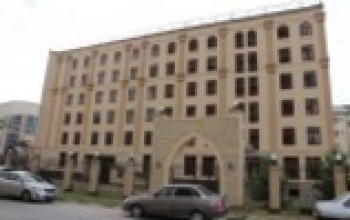 Три крыльца гостиницы «Баку» оказались на частной территории