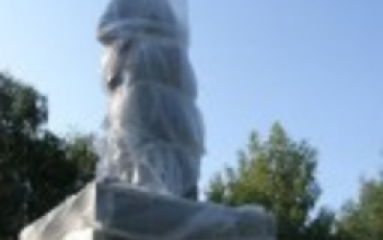 В Саракташе неизвестные повредили памятник Ленину