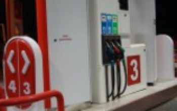 В Оренбурге впервые за несколько месяцев цена на бензин осталась прежней