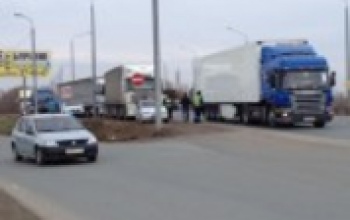 В Оренбурге дальнобойщики устроили акцию протеста