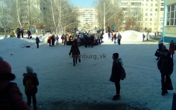В Оренбурге школьники устроили драку 