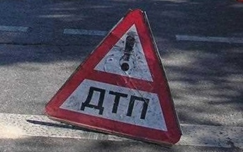 Возле ТРЦ 