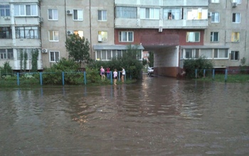В Оренбурге «ливневки» не справляются со своей задачей (фото)