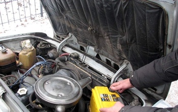 В Оренбурге из авто воруют аккумуляторы