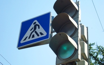 В Оренбурге автобус протаранил светофор