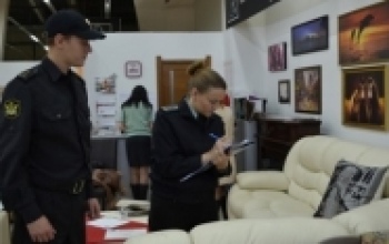 В Оренбурге приставы арестовали мебельный салон