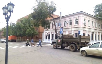 Центр Оренбурга прочесали кинологи с собаками