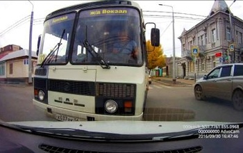 ГИБДД накажет водителя оренбургской маршрутки №33