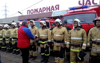 Глава МЧС России подарил оренбургским пожарным новое снаряжение