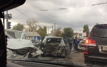 В Оренбурге столкнулись несколько легковых автомобилей
