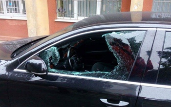 Маленькие хулиганы разбомбили автомобиль оренбуржца
