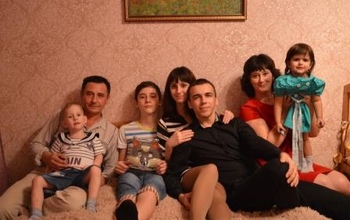  В Орске многодетная семья пытается усыновить третьего малыша