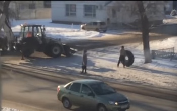 В Оренбурге снегоуборочная техника теряет колеса на ходу