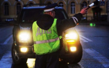 В Оренбурге инспектор ДПС задержан при получении взятки в 10 000 рублей