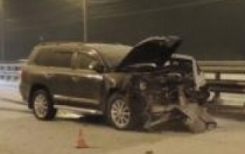 В Оренбурге Land Rover и УАЗ не поделили дорогу