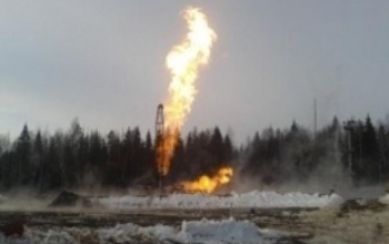 В Курманаевском районе горит газо-нефтяная скважина 