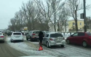 На проспекте Гагарина в Оренбурге столкнулись пять автомобилей