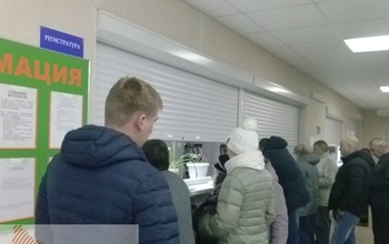В первой горбольнице Оренбурга пациенты лежат в два ряда в коридоре?