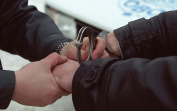 В Оренбурге вооруженный ножом грабитель перепугал школьников