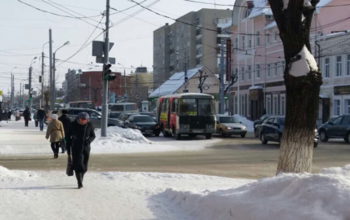 В Оренбурге Toyota Camry и ПАЗ не поделили дорогу