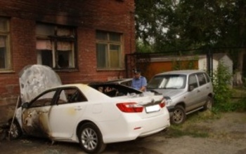 В Оренбурге мужчина поджег Toyota Camry