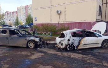 В Оренбурге сгорели BMW 5 Series и Peugeot 308