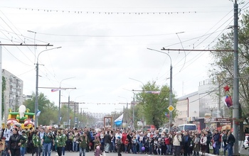 В Оренбурге по проспекту Победы прошел многотысячный Бессмертный полк