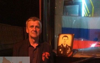  В Оренбурге водитель автобуса неделю возил портрет ветерана по городскому маршруту