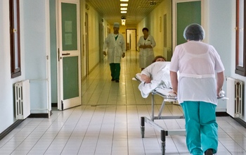 Попавшая под машину в Оренбурге девочка жива