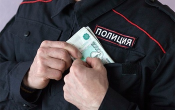 В Оренбурге участковый полиции вымогал у женщины 30 000 рублей